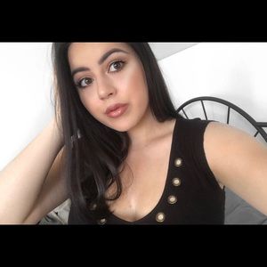 Meet your Posher, Dominique